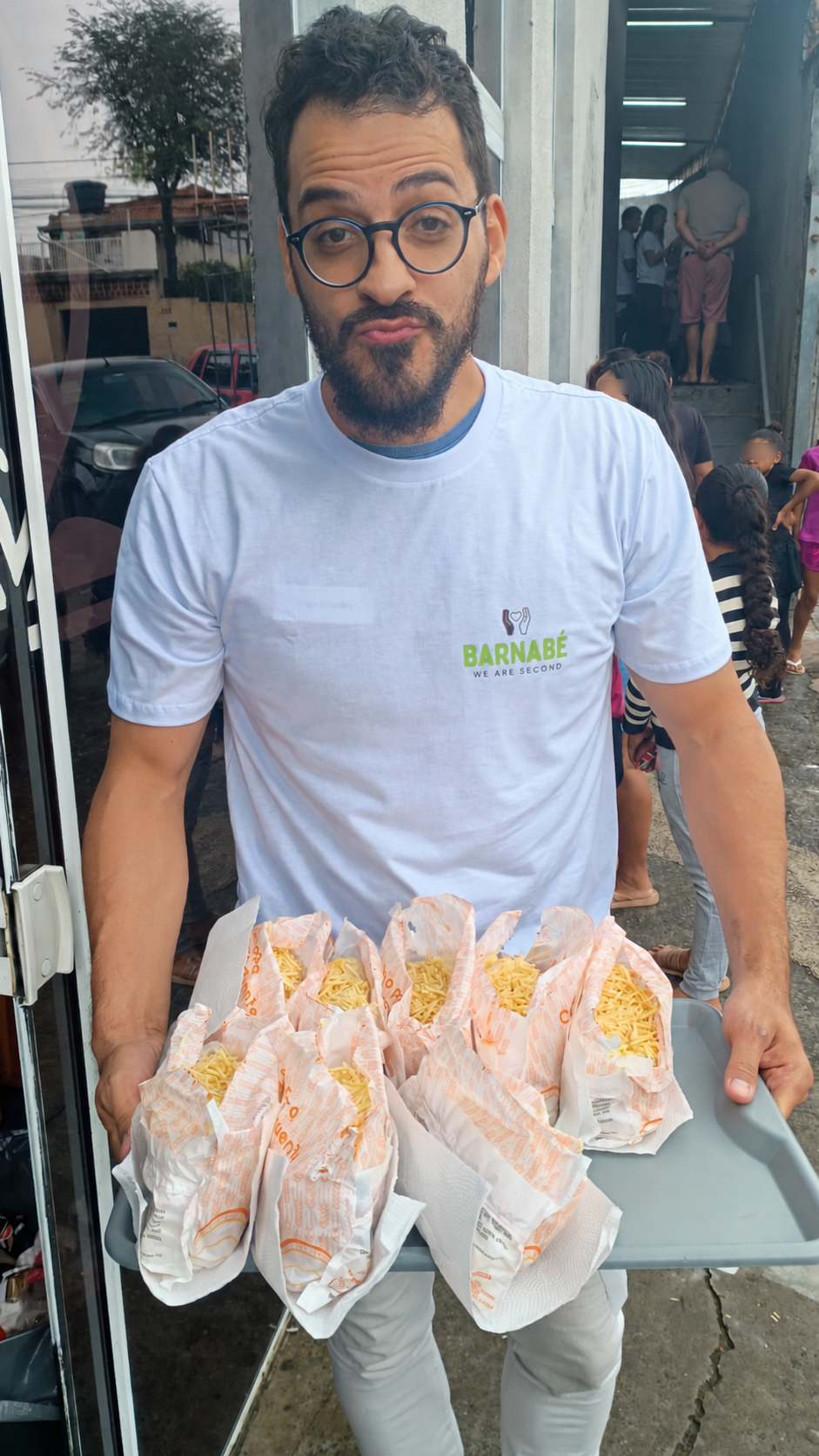 Carinho que chega à mesa. — Ações Barnabé