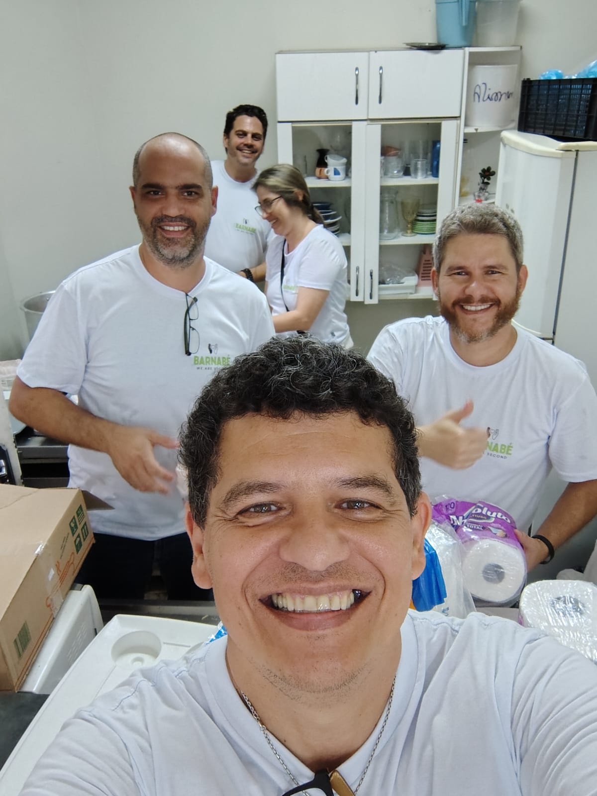A equipe nos bastidores. — Ações Barnabé